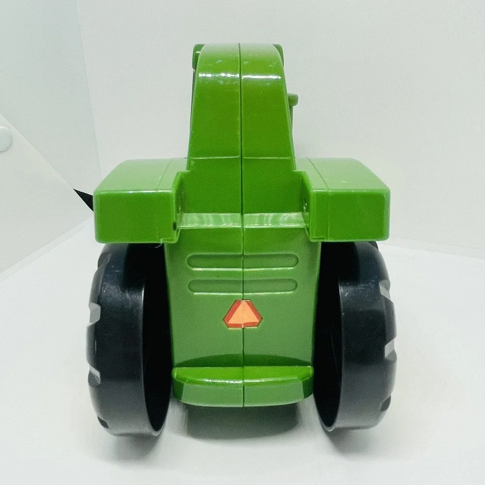 Learning Curve‎ John Deere Green Flashlight Toy Light Sounds Pop Up Hood Rolling